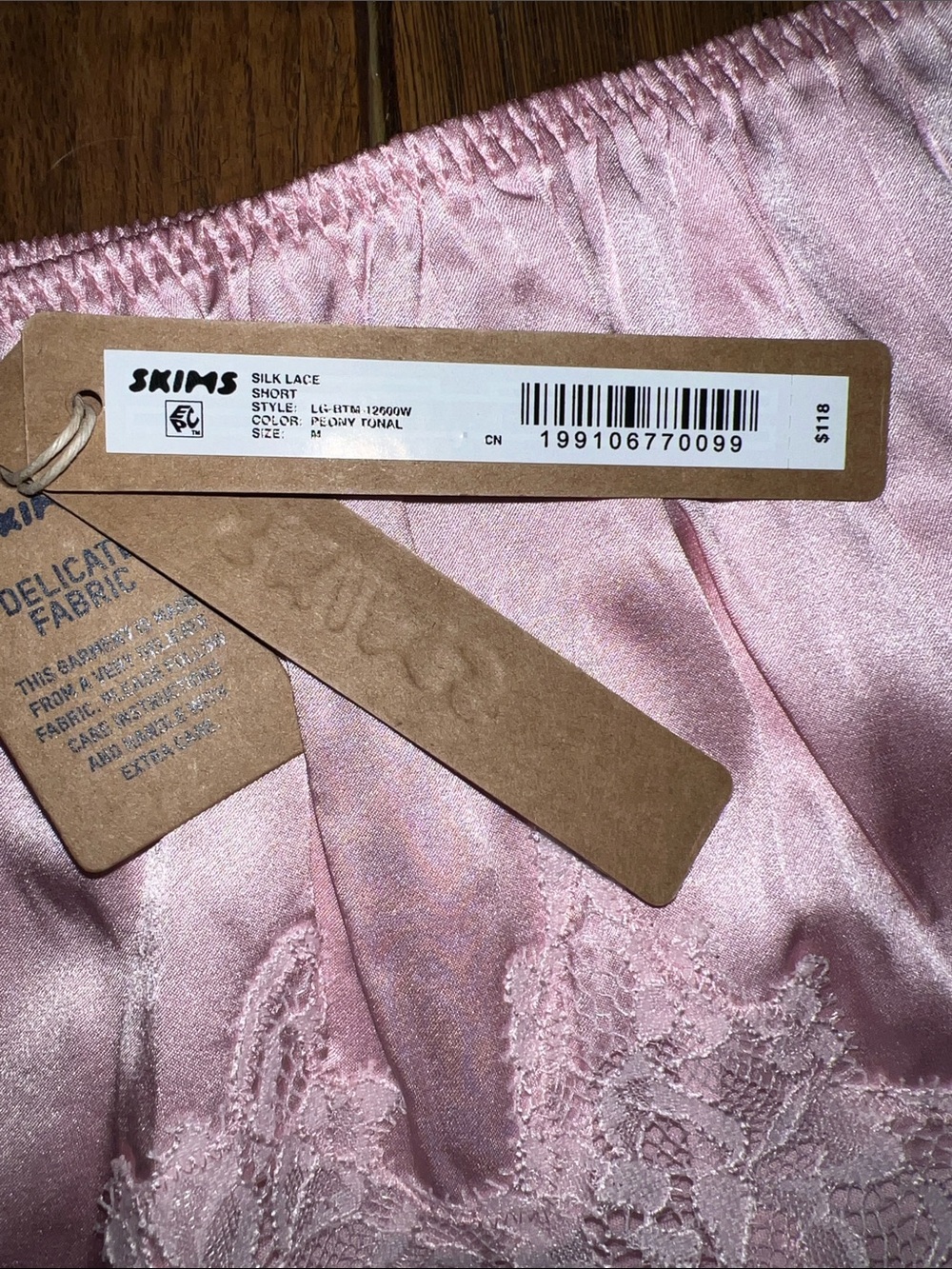 SKIMS Peony Pink Silk Lace Cami & Shorts Sleep Set Lingerie Size Medium NWT - Picture 3 of 10